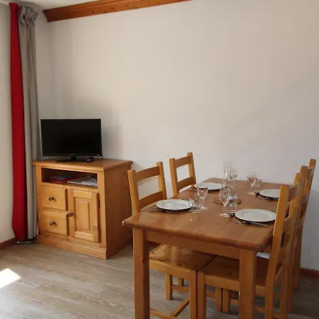 T2 Pour 4 Pers Avec Balcon, Piscine, Sauna A Val-cenis - Fr-1-508-265 Lanslebourg-Mont-Cenis