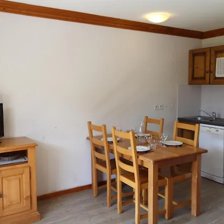 T2 Pour 4 Pers Avec Balcon, Piscine, Sauna A Val-cenis - Fr-1-508-265 *